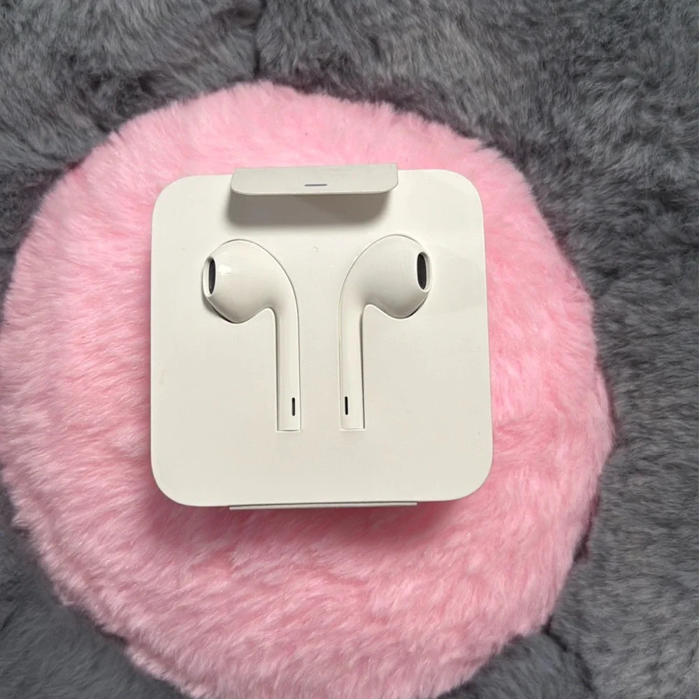 Apple Earpods w/Adaptor